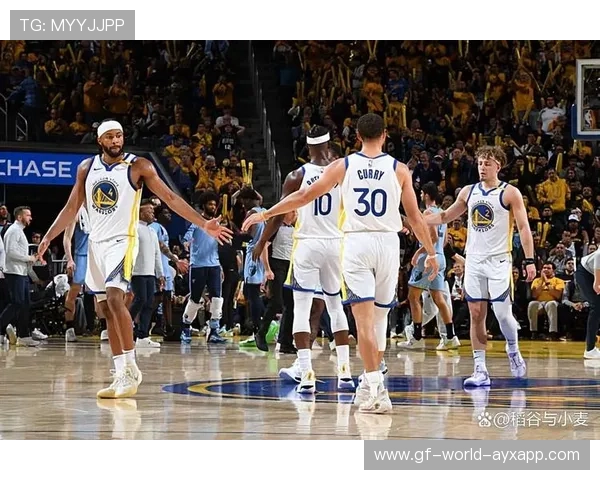 勇士队以攻防两端主导比赛，勇士队内对抗赛